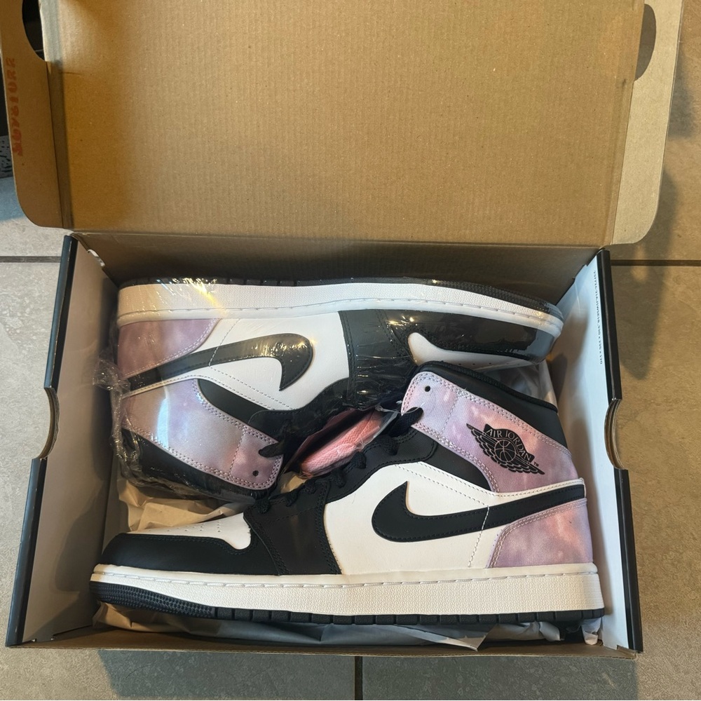 Size 11 Air Jordan 1 MID SE